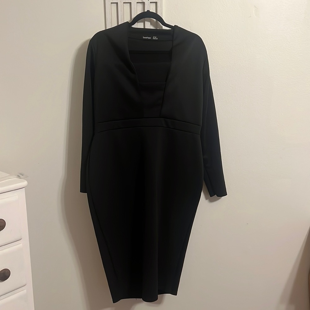 Boohoo scuba black midi dress. Excellent condition.!